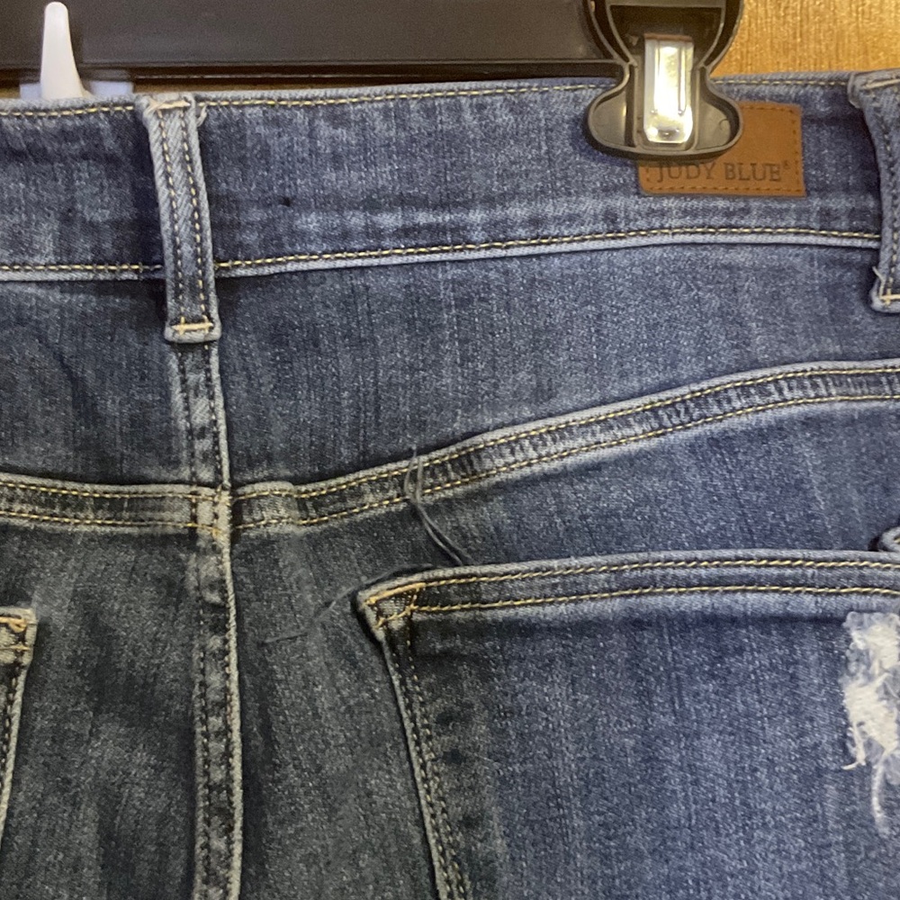 Judy Blue Women's Boyfriend Distressed Dark Blue Jeans - Picture 3 of 3